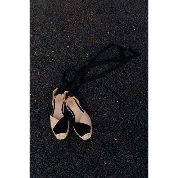 ZARA Lace-Up Espadrille Flats Size 8 US NWT Summer Coastal Sandals Black Tan - Picture 2 of 13